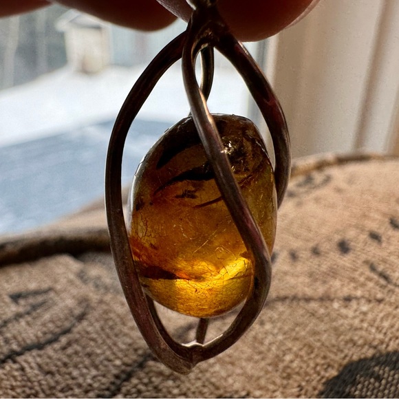 Amber and sterling silver cage pendant. - Picture 10 of 13